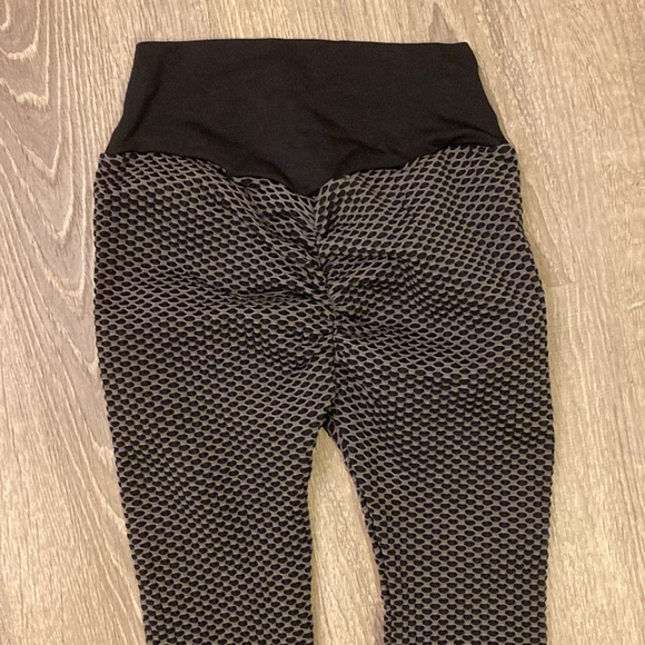 Black and grey workout leggings - Picture 2 of 3